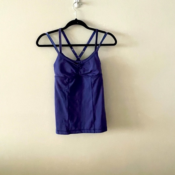 Lululemon Tank Top with built in bra. Size 4. Periwinkle Excellent condition - Picture 1 of 5